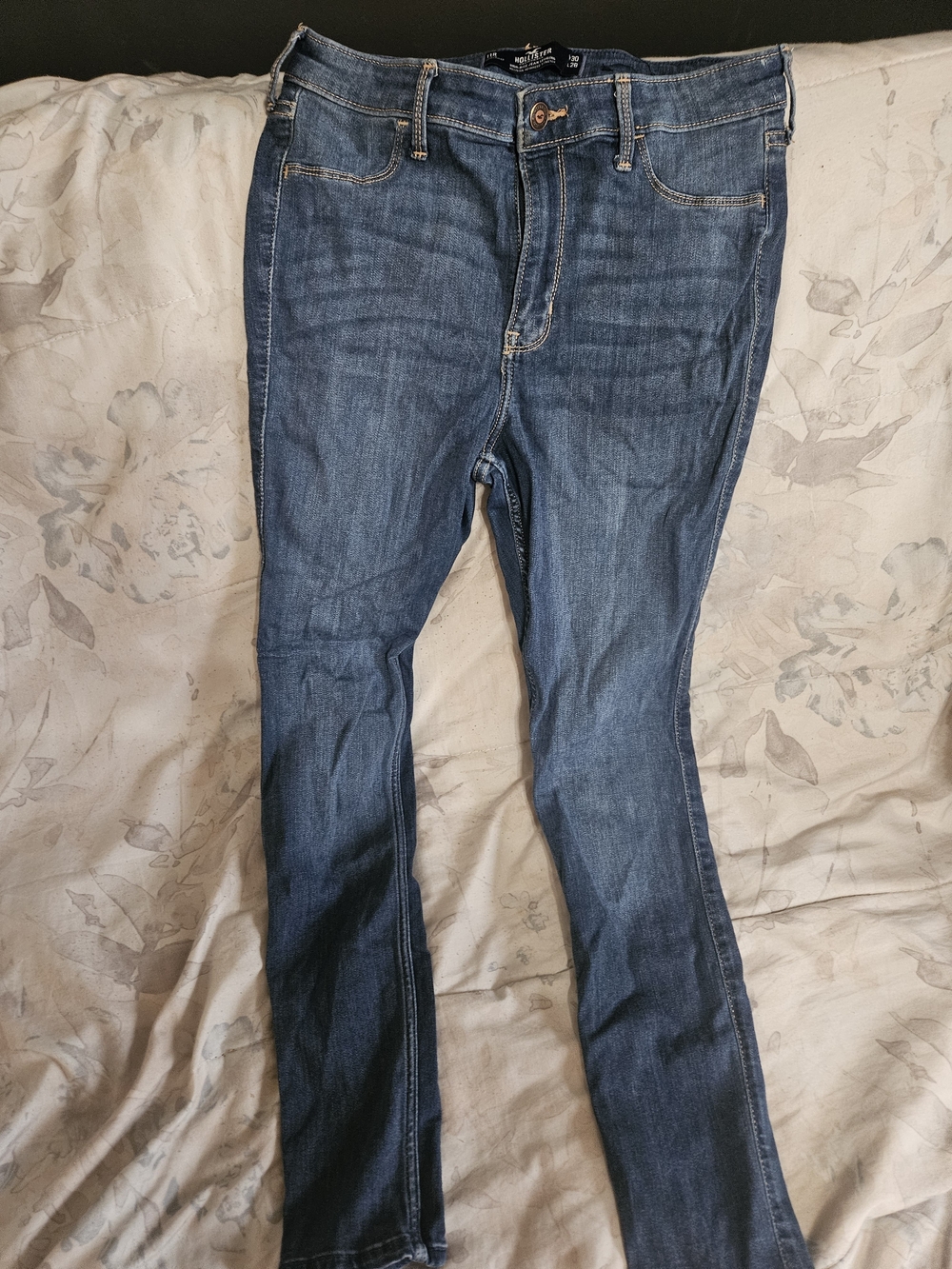 Hollister Women's Skinny Jeans in Medium Blue Wash